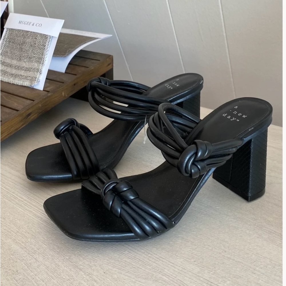 <<SOLD>> A New Day Strappy Knotted Block Heeled Sandals sz 5.5